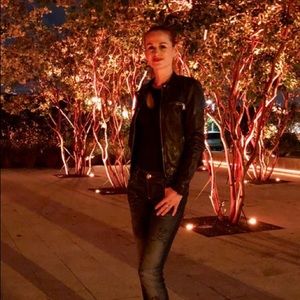 Meet your Posher, Aida